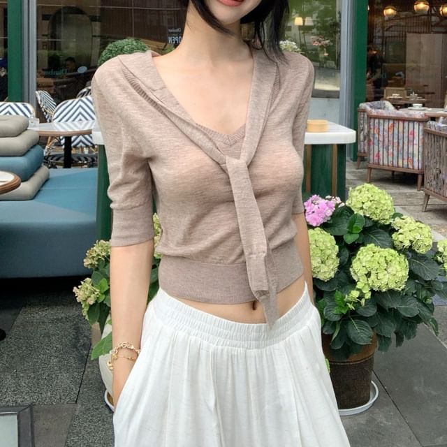 Elbow-Length Knit Top with Tied Collar and Solid Fabric