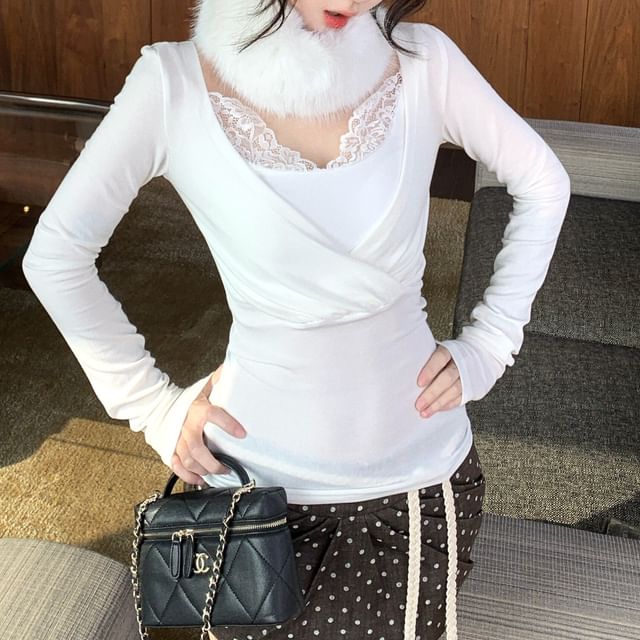 V-Neck Lace Panel Crop Camisole Top / Long-Sleeve Plain Ruched Slim Fit T-Shirt