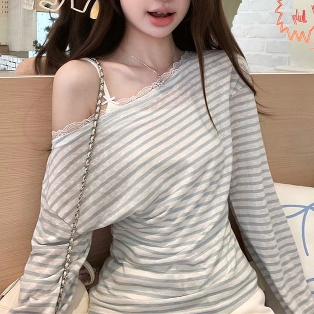 Extended Sleeve Off-Shoulder Line Pattern Tee