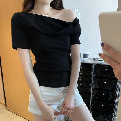 Short Sleeve One-Shoulder Minimalist Tee
