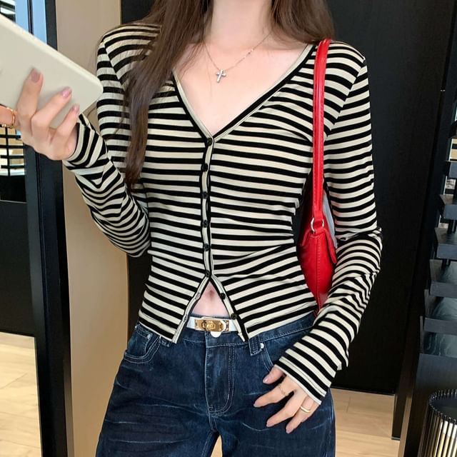 Extended Sleeve V-Neck Striped Buttoned Tee