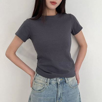 Short Sleeve Round Collar Minimalist Fitted Tee