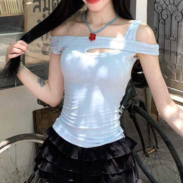 Cutout Off-Shoulder Slim Crop Tee