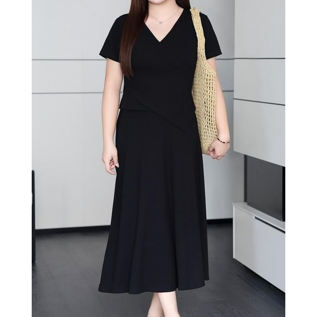 Black Short-Sleeve V-Neck Asymmetrical Plain T-Shirt with High Waist Maxi A-Line Skirt - Altfashion Shop