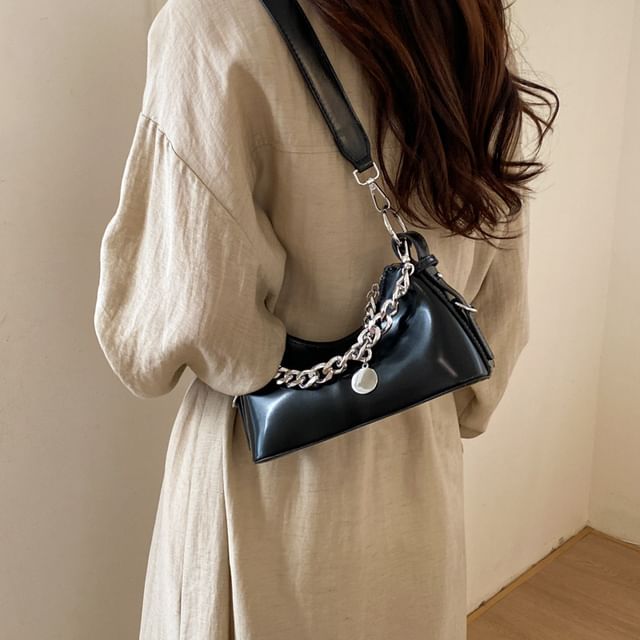 Chunky Chain Faux Leather Shoulder Bag