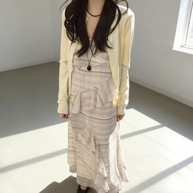 Spaghetti Strap V-Neck Plaid Ruffle Maxi A-Line Dress