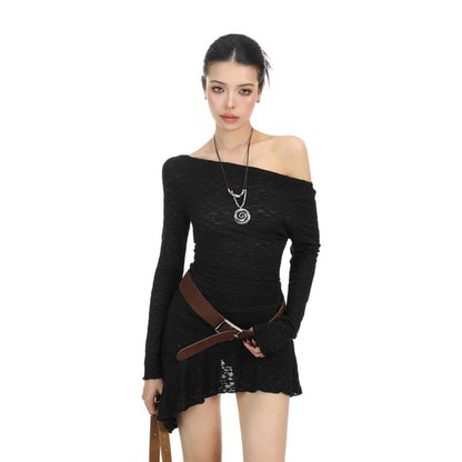 One-Shoulder Asymmetric Long-Sleeve Tee