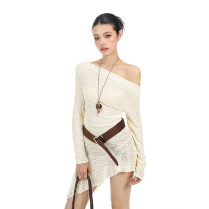 One-Shoulder Asymmetric Long-Sleeve Tee