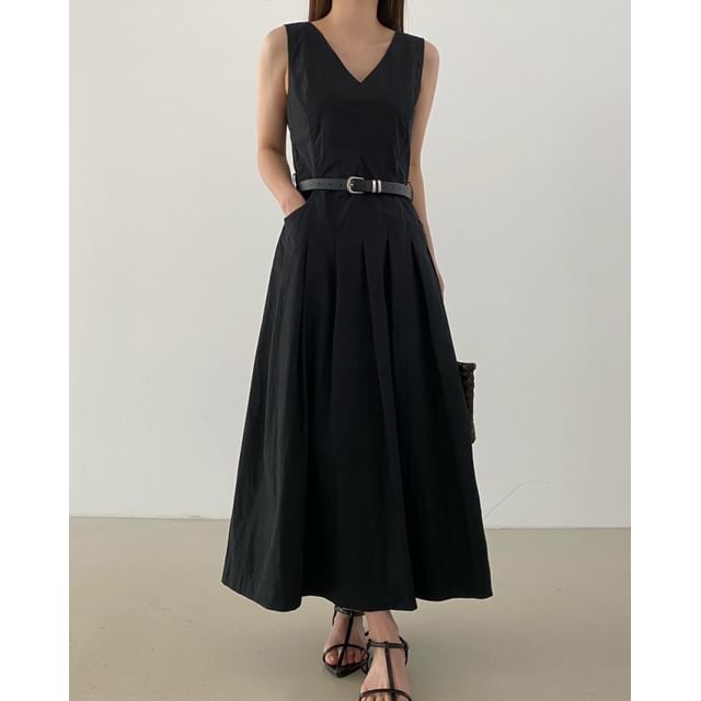 Sleeveless V-Neck Plain Pleated Hem Maxi A-Line Dress