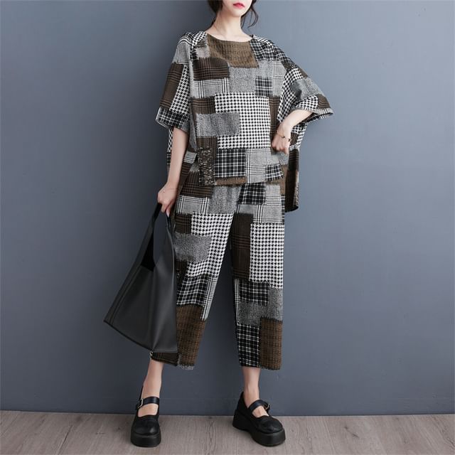 Short Sleeve Crew Neck Plaid Panel Blouse and Mid Rise Capri Trousers Co-ord