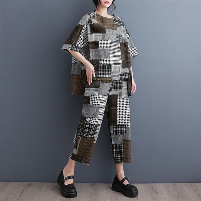 Short Sleeve Crew Neck Plaid Panel Blouse and Mid Rise Capri Trousers Co-ord