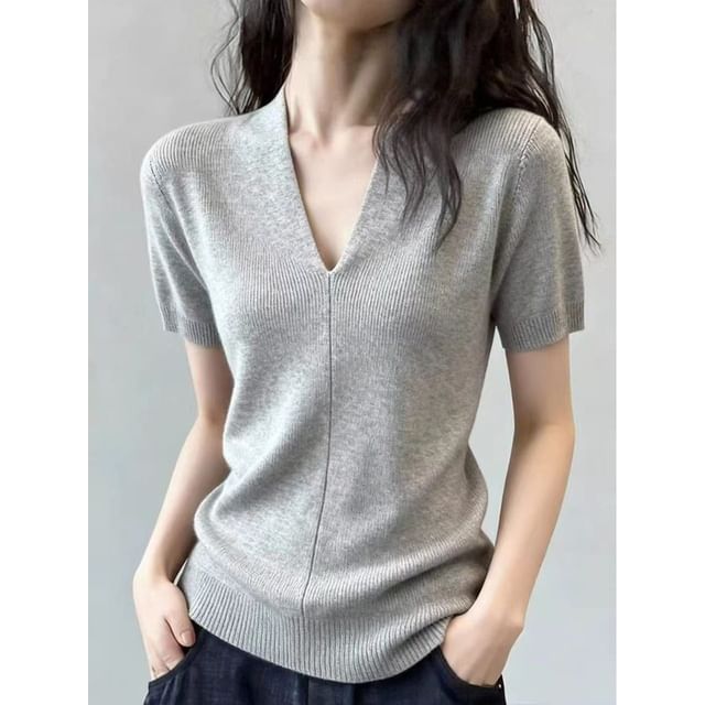 Short Sleeve V-Neck Solid Knit Top