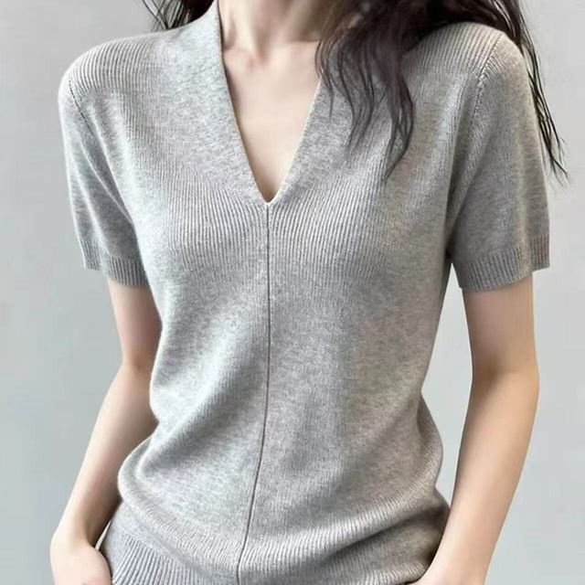 Short Sleeve V-Neck Solid Knit Top
