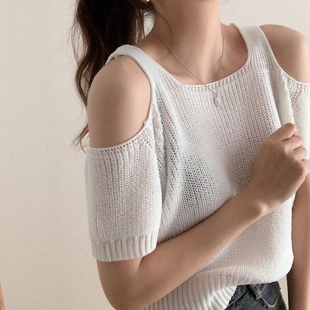 Short Sleeve Cold Shoulder Solid Knit Top