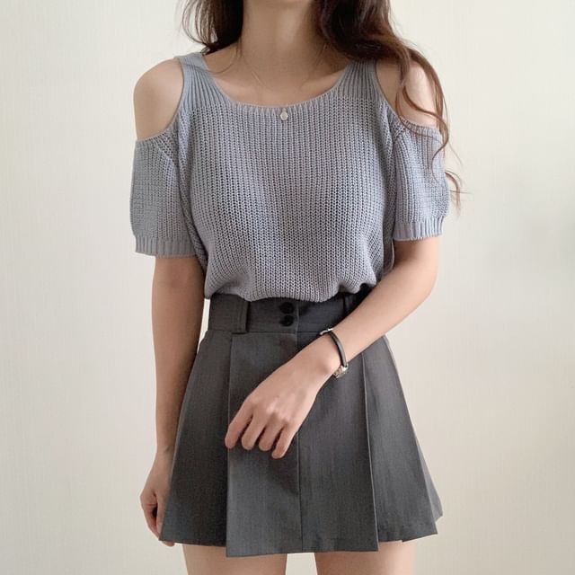 Short Sleeve Cold Shoulder Solid Knit Top