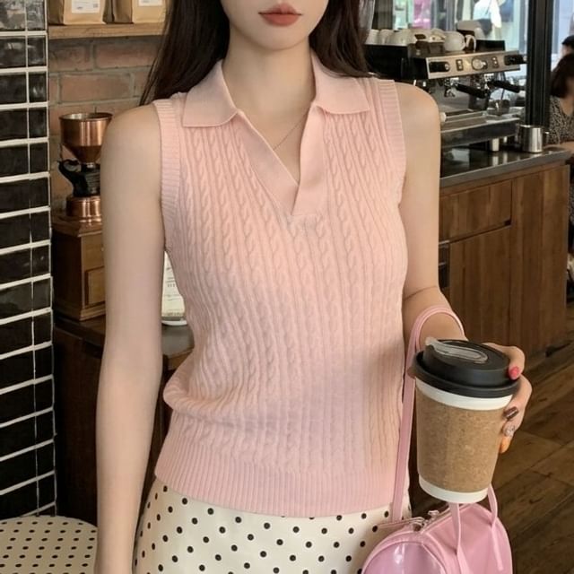 Crew-Neck Cable Knit Sleeveless Blouse with Collar