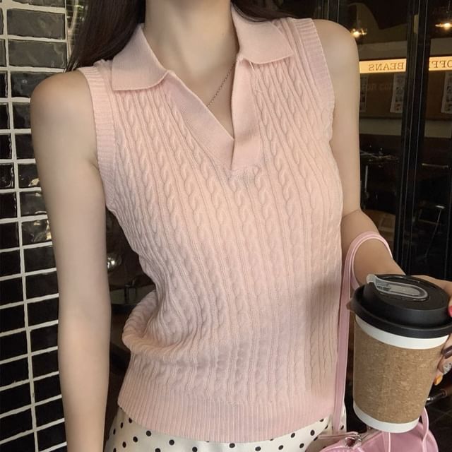 Crew-Neck Cable Knit Sleeveless Blouse with Collar