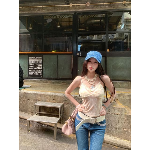 V-Neck Lace Slim Fit Crop Camisole Top