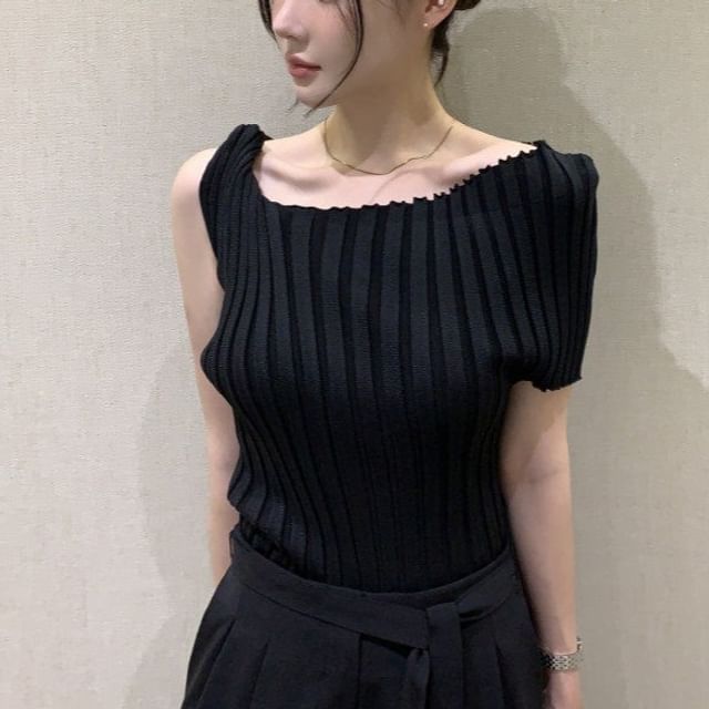 Short Sleeve Boatneck Solid Knit Top