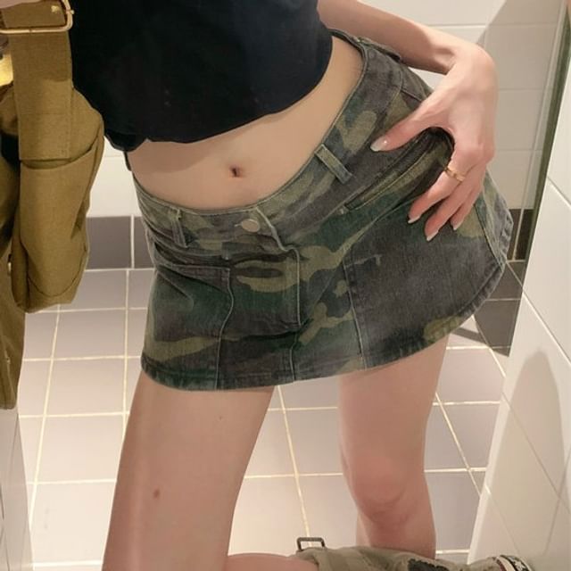 Crew Neck Plain Studded Tank Top / High Waist Camo Print Mini Pencil Skirt