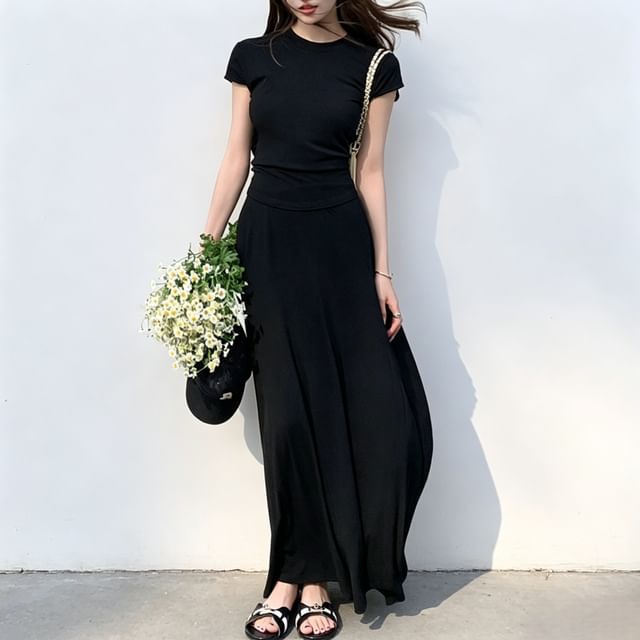 Set: Short Sleeve Crew Neck Plain T-Shirt + High Waist Maxi A-Line Skirt