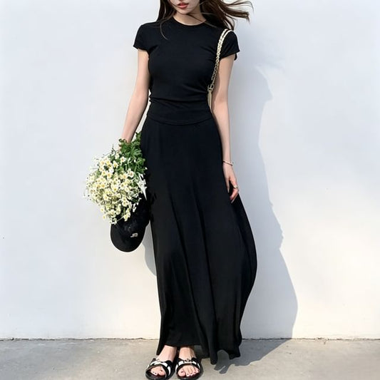 Set: Short Sleeve Crew Neck Plain T-Shirt + High Waist Maxi A-Line Skirt