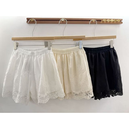 Lace Trim Tank Top / Mid Rise Shorts