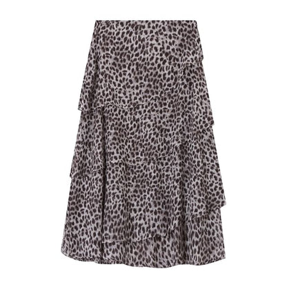 Sleeveless Mock Neck Plain Ribbed Knit Top / Mid Rise Leopard Print Midi A-Line Skirt