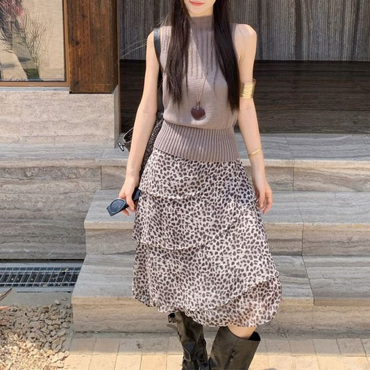 Sleeveless Mock Neck Plain Ribbed Knit Top / Mid Rise Leopard Print Midi A-Line Skirt