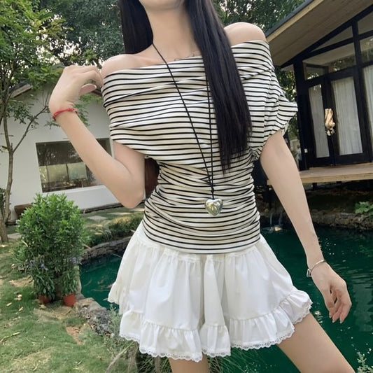 Short-Sleeve Off Shoulder Striped T-Shirt / Mid Rise Mini Tiered A-Line Skirt