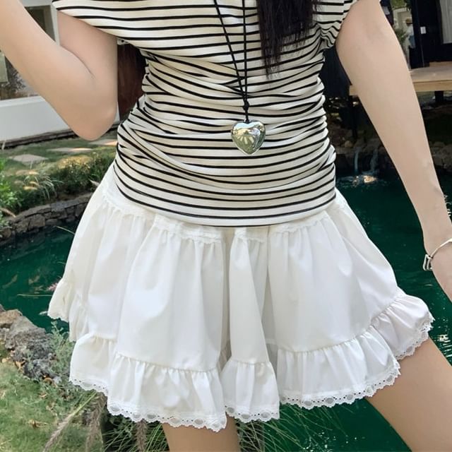 Short-Sleeve Off Shoulder Striped T-Shirt / Mid Rise Mini Tiered A-Line Skirt