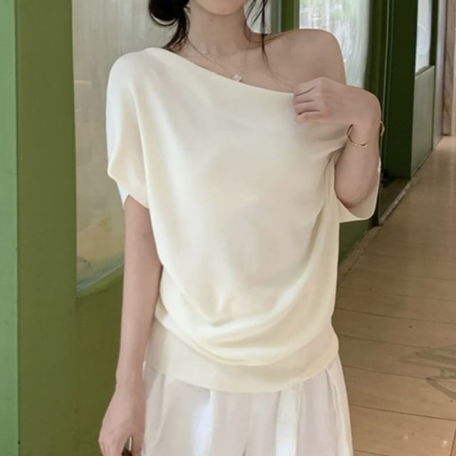 Off-Shoulder Batwing Sleeve T-Shirt