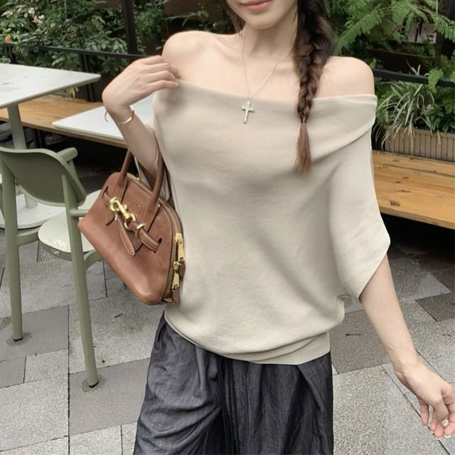 Off-Shoulder Batwing Sleeve T-Shirt