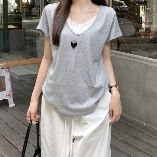 Mock Two-Piece Two Tone V-Neck Short Sleeve T-Shirt