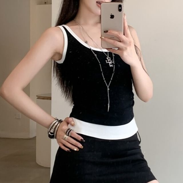Mock Two-Piece Two Tone Scoop Neck Crop Tank Top