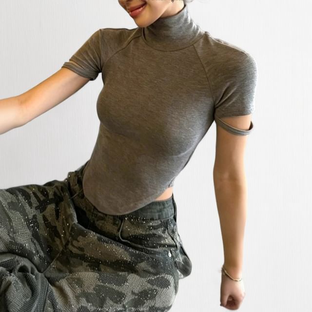 Mock Neck Cropped Tee