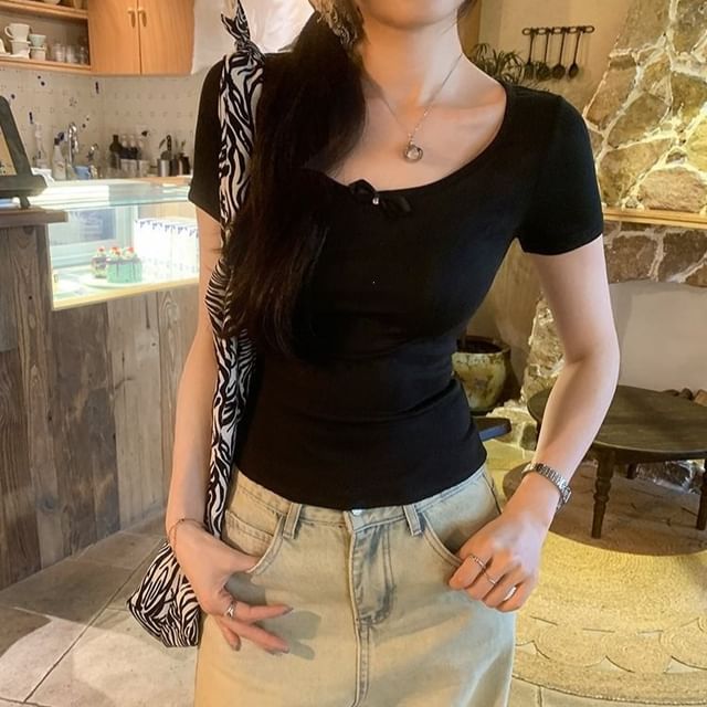 Short-Sleeve Scoop Neck Plain Slim Fit T-Shirt