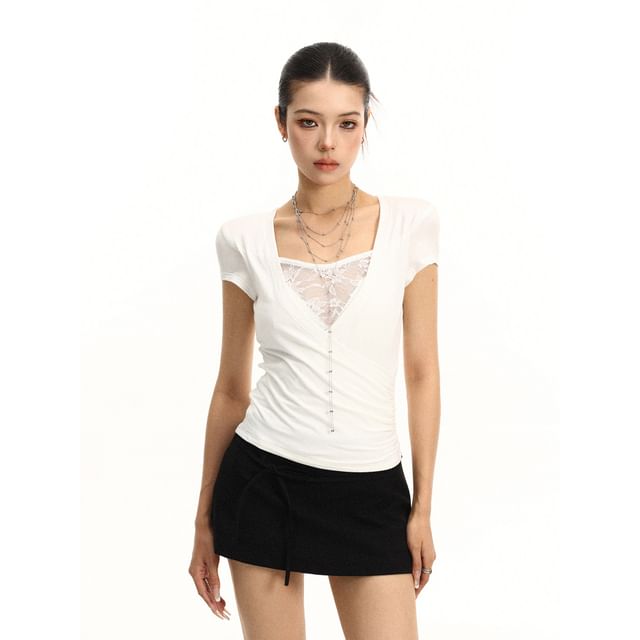 Mock Two Piece V-Neck Lace Panel Ruched Slim Fit Tee