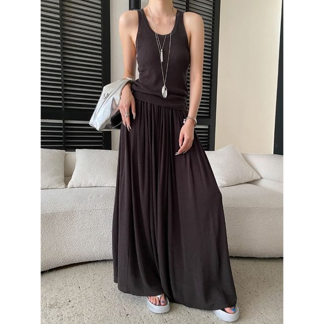 Set: Sleeveless Scoop Neck Knit Top + Pleated Maxi A-Line Skirt