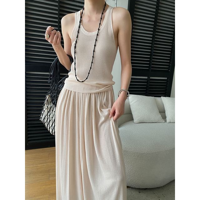 Set: Sleeveless Scoop Neck Knit Top + Pleated Maxi A-Line Skirt