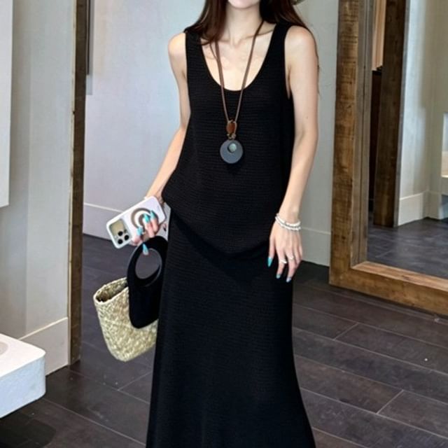 Scoop Neck Knit Tank Top & Maxi A-Line Skirt Set