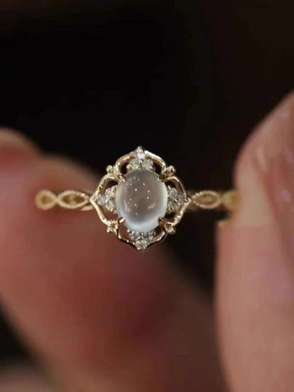 Baroque-style Moonstone Shinning Ring