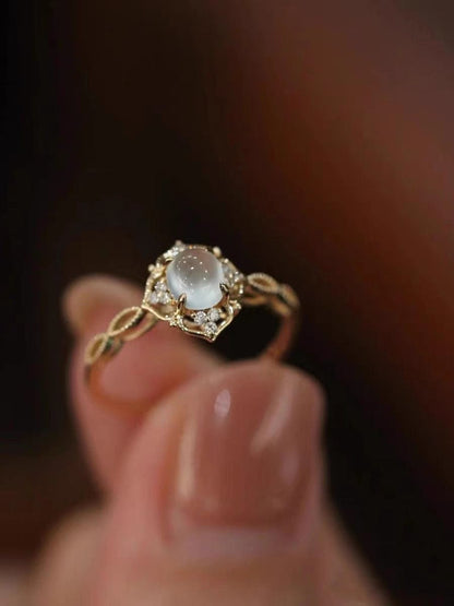 Baroque-style Moonstone Shinning Ring