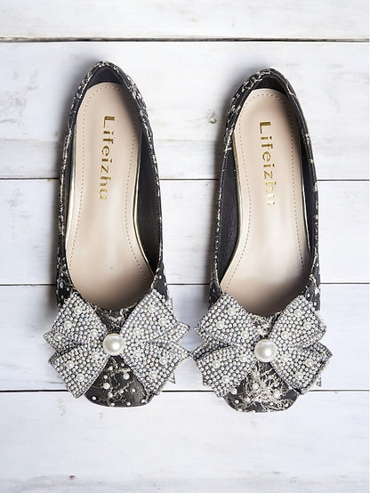 Black – Pearl-Embellished Bow Gold Pumps and Detail with