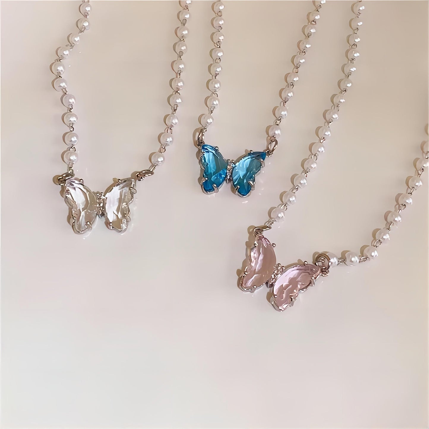 Chic Butterfly Pendant Pearl Necklace