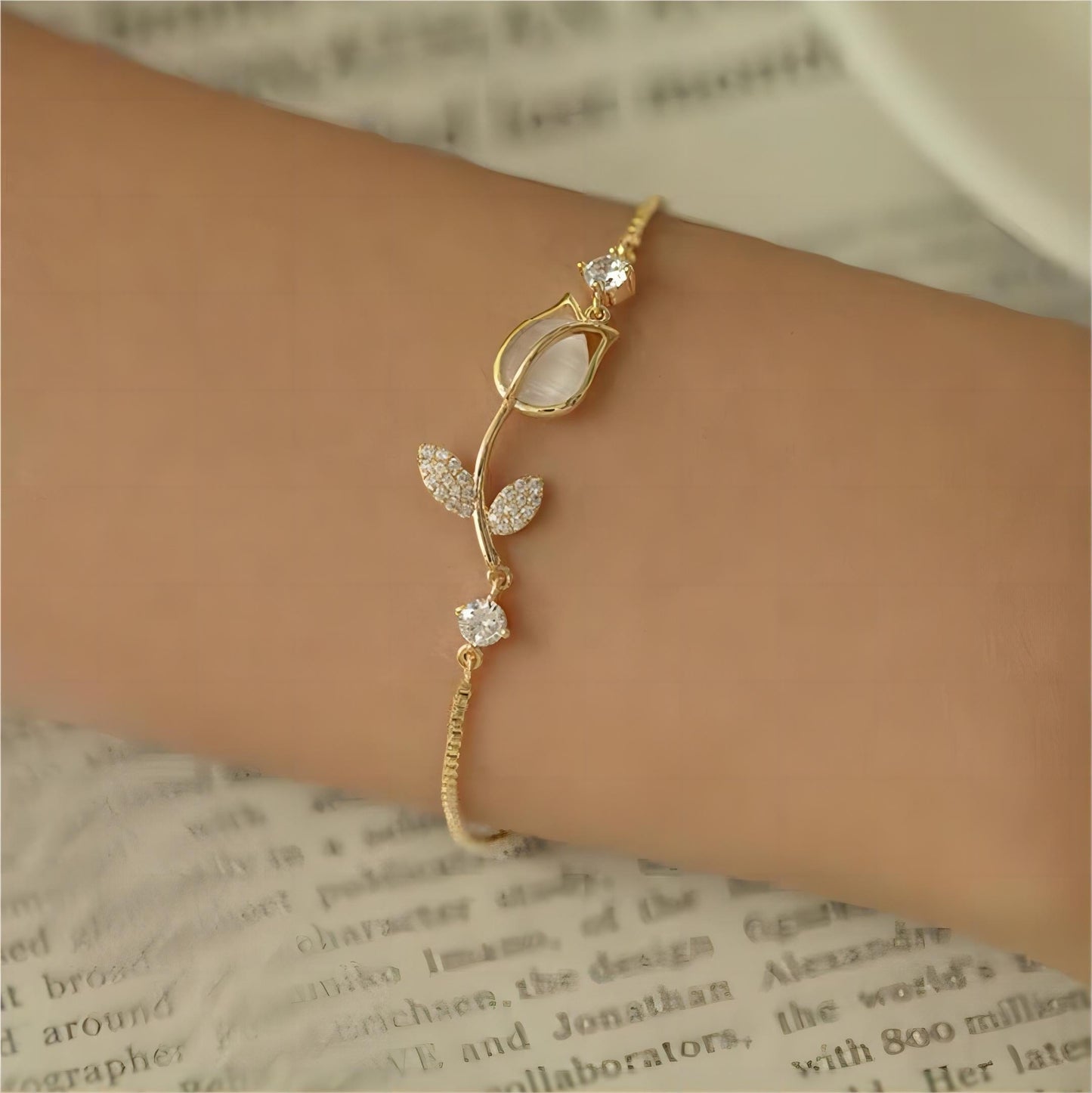 Schickes Opal-Tulpenarmband