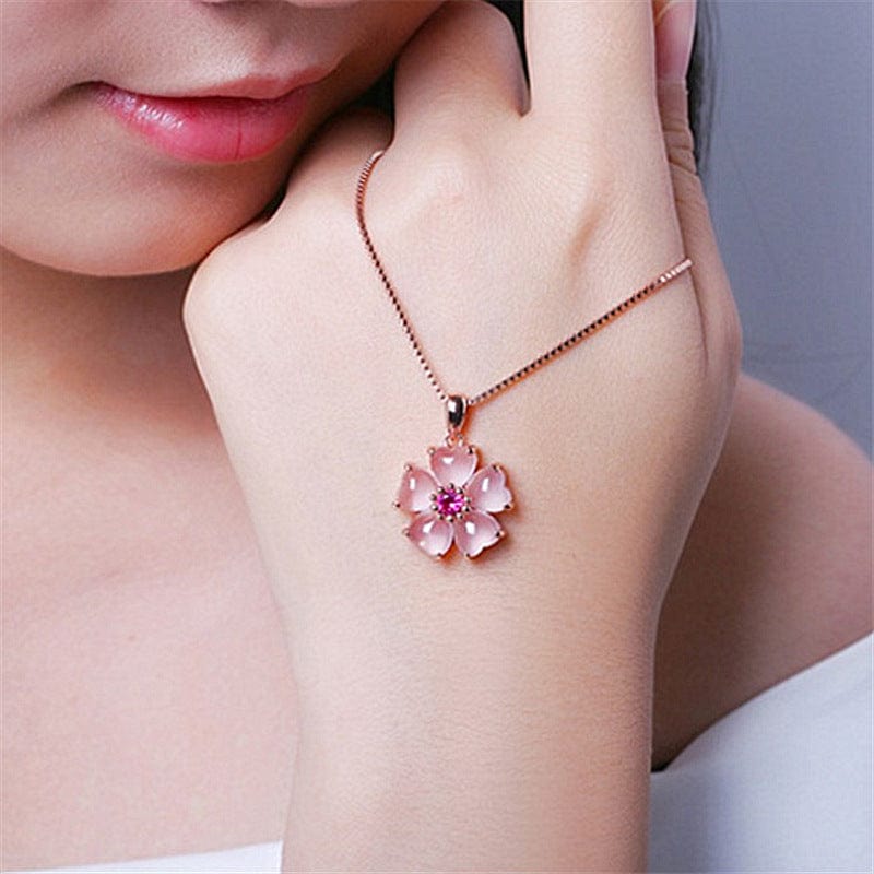 Collier avec pendentif en forme de cœur rose et fleur de cerisier