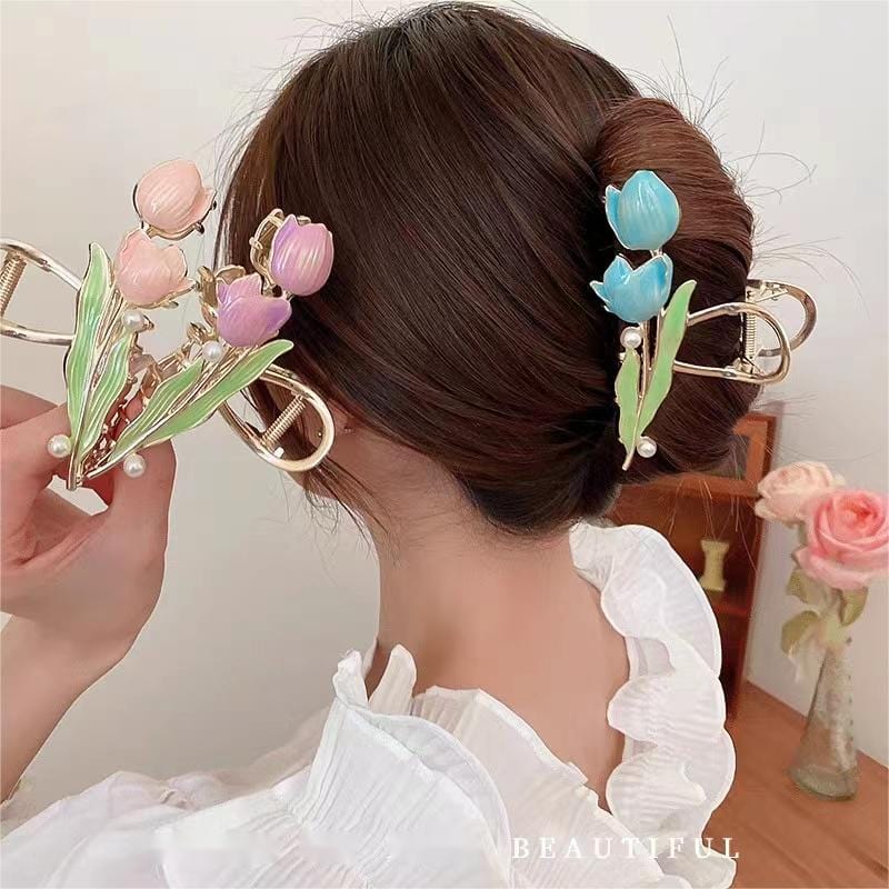 Tulip Chignon Claw Clip Hair Claw