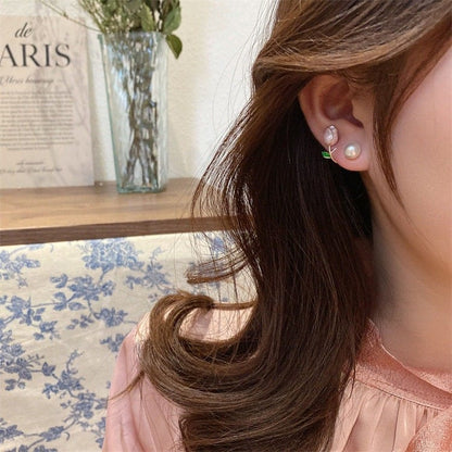 Chic Tulip Pearl Earrings