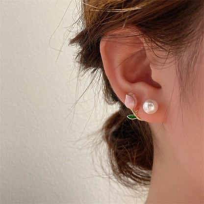 Chic Tulip Pearl Earrings